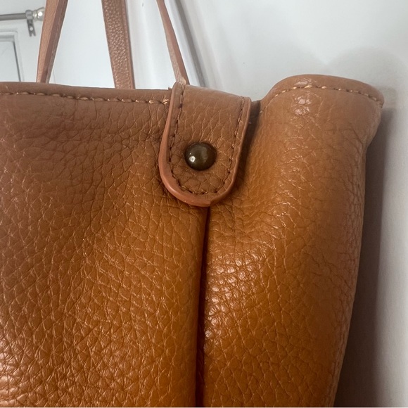 G.H. Bass & Co caramel vegan leather tote bag with navy blue crossbody strap - Picture 6 of 16